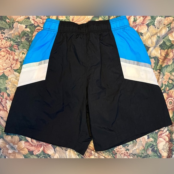 RARE VINTAGE NIKE SHORTS - Picture 4 of 4
